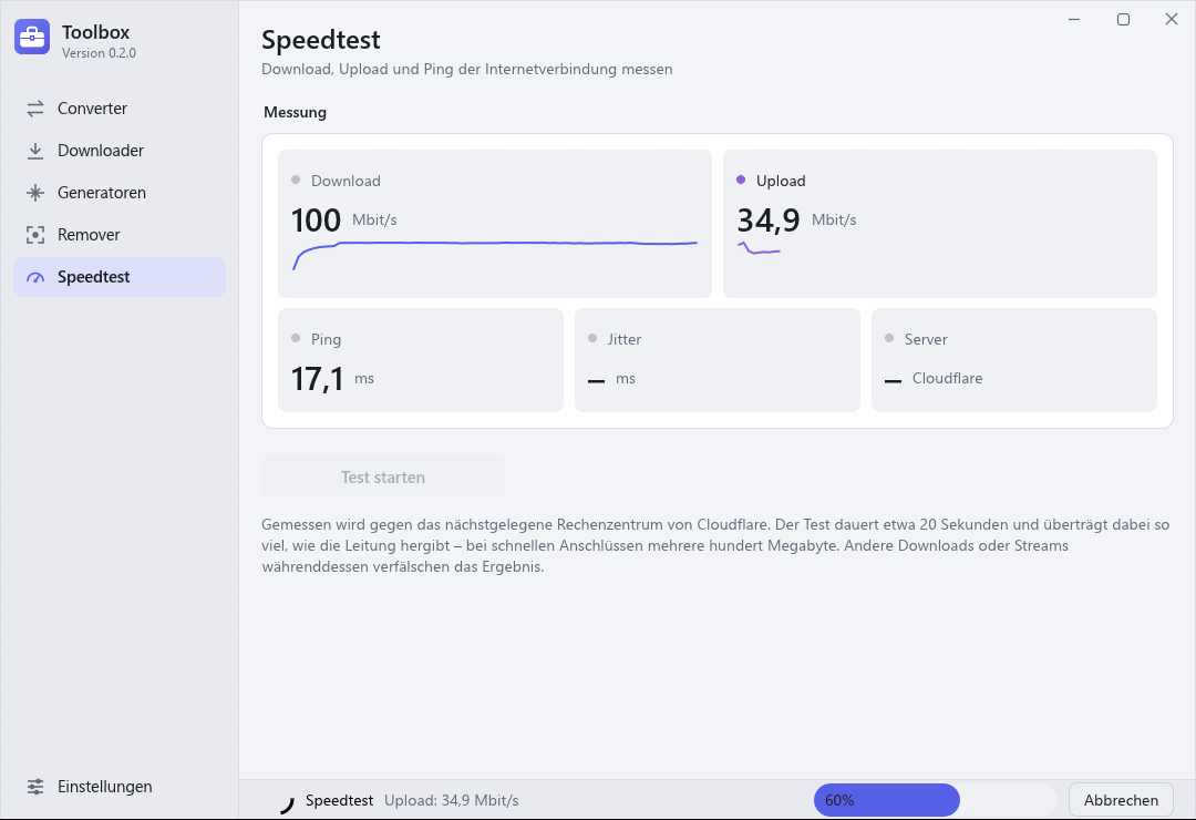 Speedtest während der Messung: Kacheln für Download, Upload, Ping und Jitter mit Verlaufskurve.